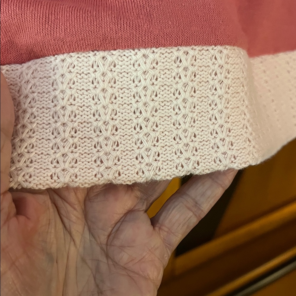 POL Mauve-Pink-White Star Appliqué Long Sleeve w/Scoop Neck & Open Work Accents - Picture 8 of 14